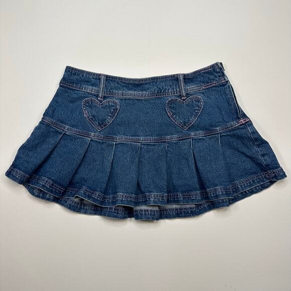 Vintage Y2K Pleated Denim Mini Skirt with Heart Pockets Size Medium - Picture 2 of 8